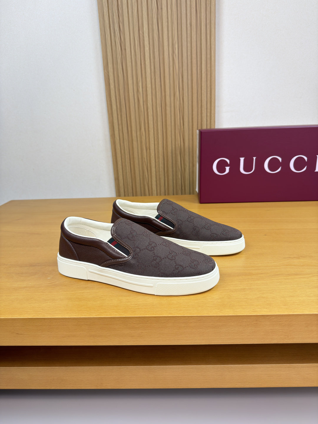 [Gucci] 구찌 프리미엄 리치 카프스킨 스니커즈 슬립온 신발