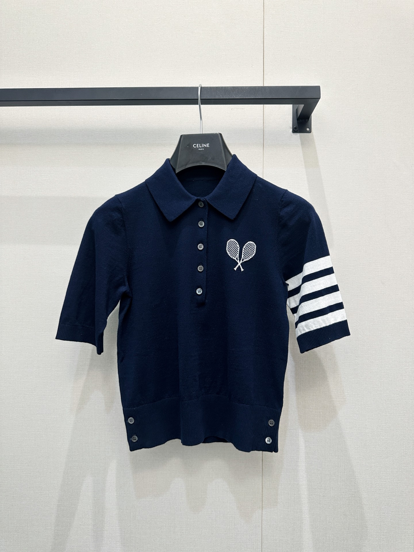 톰브라운(THOM BROWNE) 테니스 라켓 자수 니트 반팔 의류