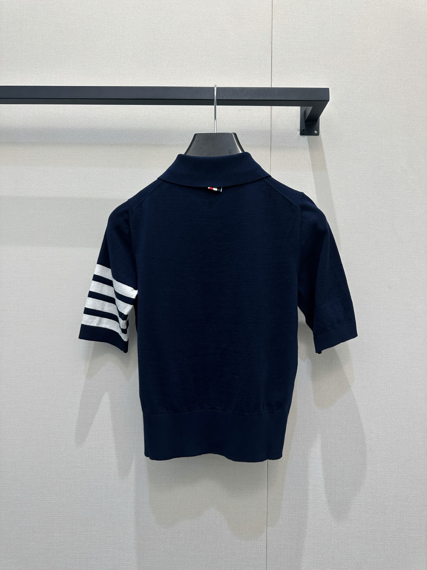 톰브라운(THOM BROWNE) 테니스 라켓 자수 니트 반팔 의류