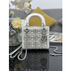 [Dior] 레이디 디올 미니 화이트 실버 비즈 자수 백 토트백 가방