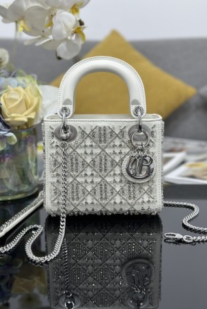 [Dior] 레이디 디올 미니 화이트 실버 비즈 자수 백 토트백 가방