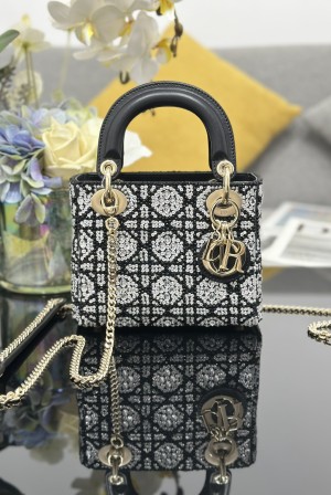 [Dior] 레이디 디올 미니 자수 & 크리스탈 백 토트백 가방