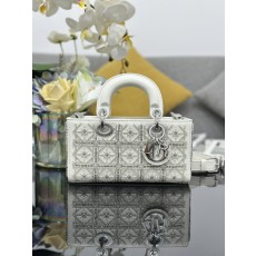 [Dior] 레이디 디-조이(D-Joy) 스몰 화이트 실버 비즈 백 토트백 가방