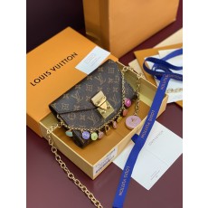 [LV] 루이비통 M4588Z Pouch Metis 포쉐트 메티스 모노그램 참 파우치 벨트 가방
