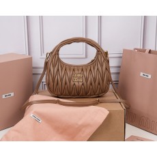 miumiu 미우미우 5BC125 미우 완더(Miu Wander) 마틀라세 호보백 토트백 가방
