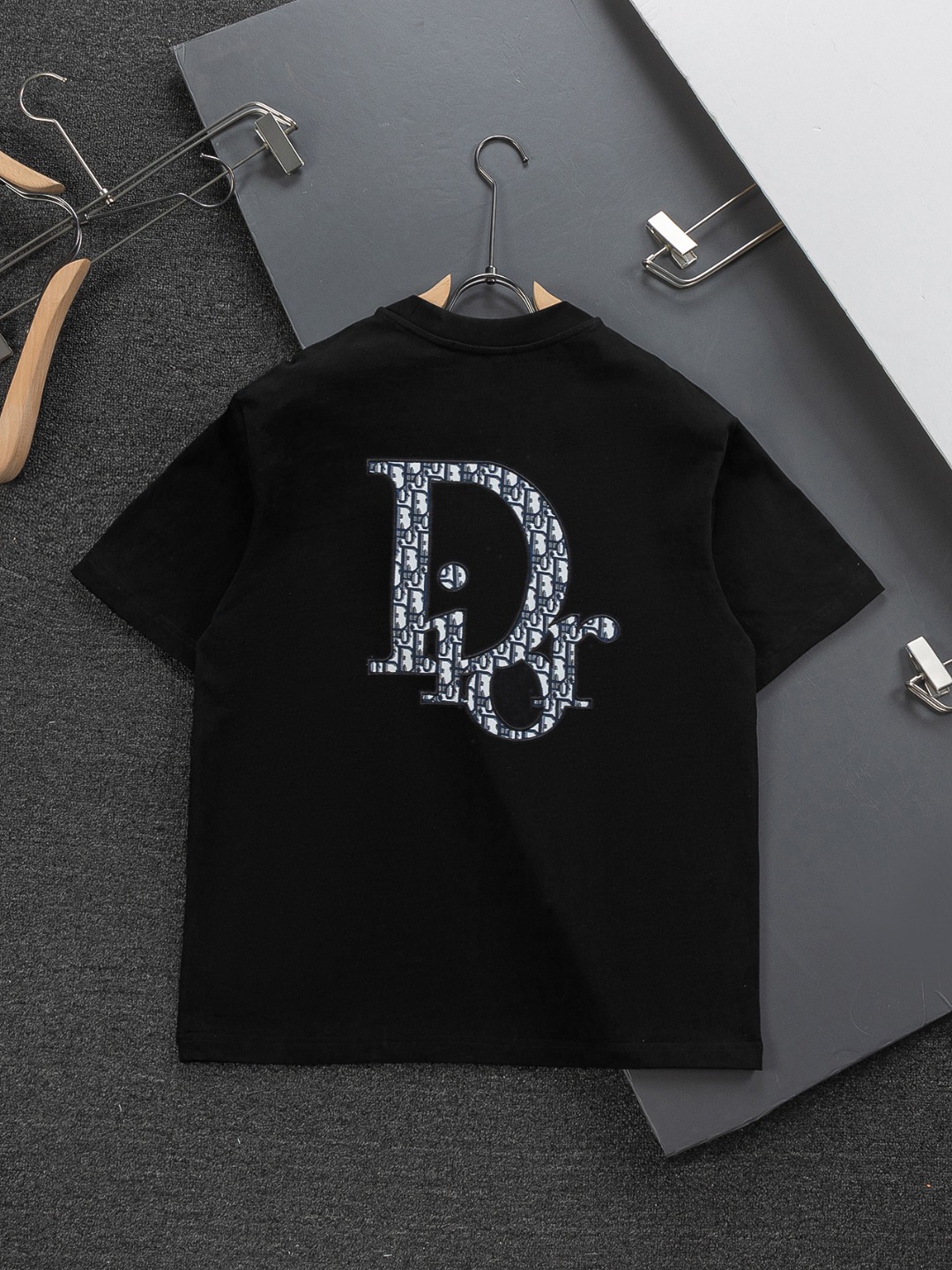 디올(DIOR) 로고 자수 반팔 티셔츠 의류