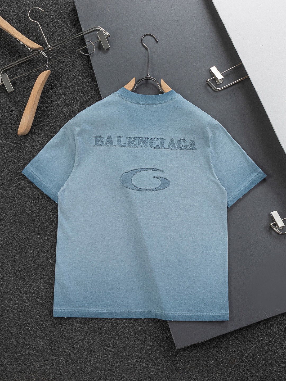 발렌시아가(BALENCIAGA) 로고 자수 반팔 티셔츠 의류
