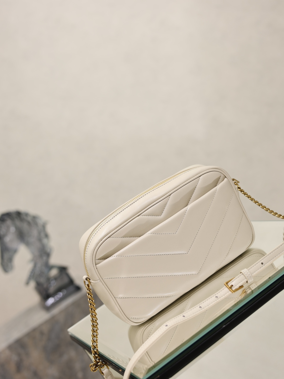 [Saint Laurent] YSL 생로랑 LOULOU 루루 퀼팅 양가죽 카메라백 (라지) 가방