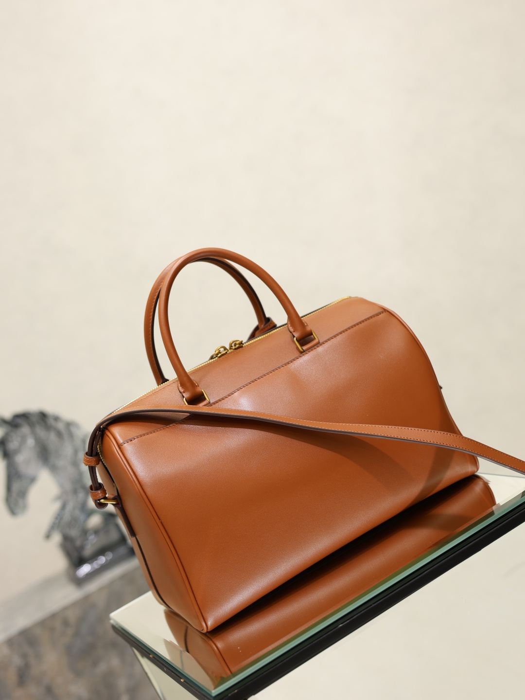 [Saint Laurent] YSL 생로랑 Sac de jour 삭 드 주르 필로우백 가방