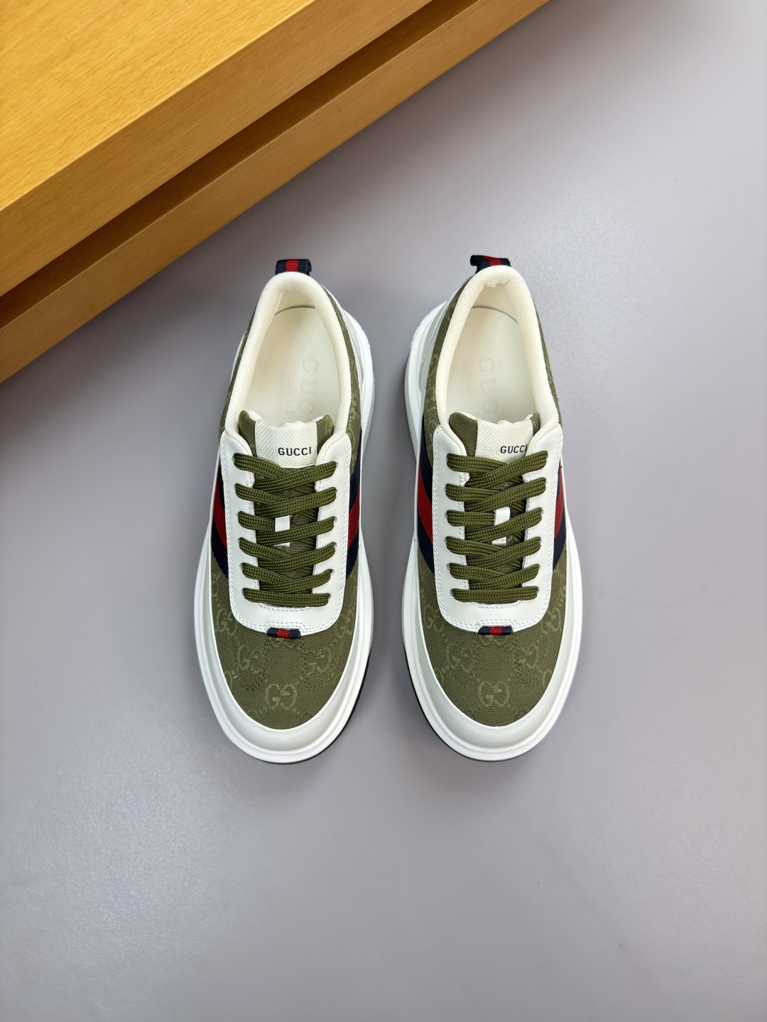 [Gucci] 구찌 프리미엄 나파 & 토템 자카드 레저 스니커즈 신발