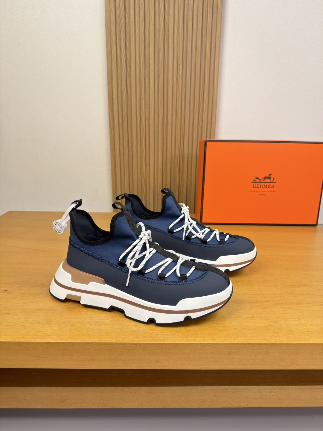 [Hermes] 에르메스 프리미엄 나파 레더 & 스트레치 패브릭 스니커즈 신발