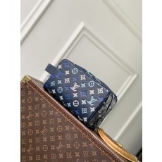 [Louis Vuitton] 루이비통 라커 돕 키트(Locker Dopp Kit) 파우치백 - 모노그램 섀도우 네이비 가방