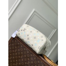 [Louis Vuitton] LV 루이비통 도프 키트(Dopp Kit) 파우치백 - 네이비 화이트 타우용 레더 가방