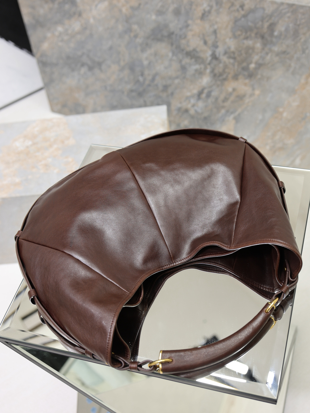 [Saint Laurent] YSL 생로랑 몸바사(Mombasa) 호보백 가방 라지(Large)