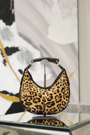 [Saint Laurent] YSL 생로랑 몸바사(Mombasa) 스몰 호보백 가방