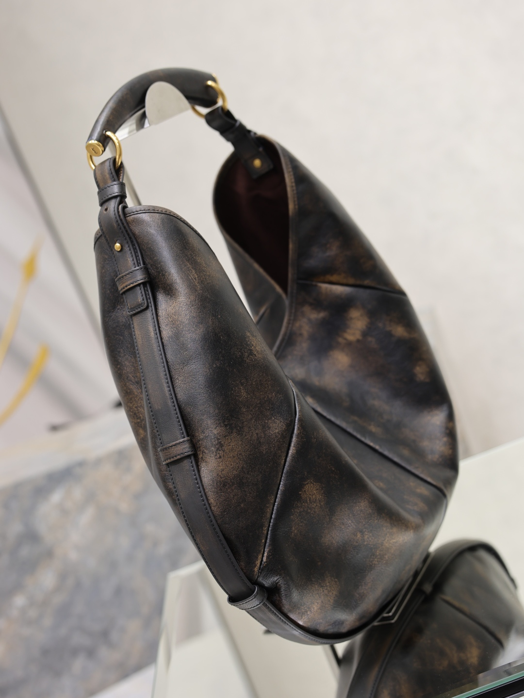 [Saint Laurent] YSL 생로랑 몸바사(Mombasa) 호보백 가방 라지(Large)