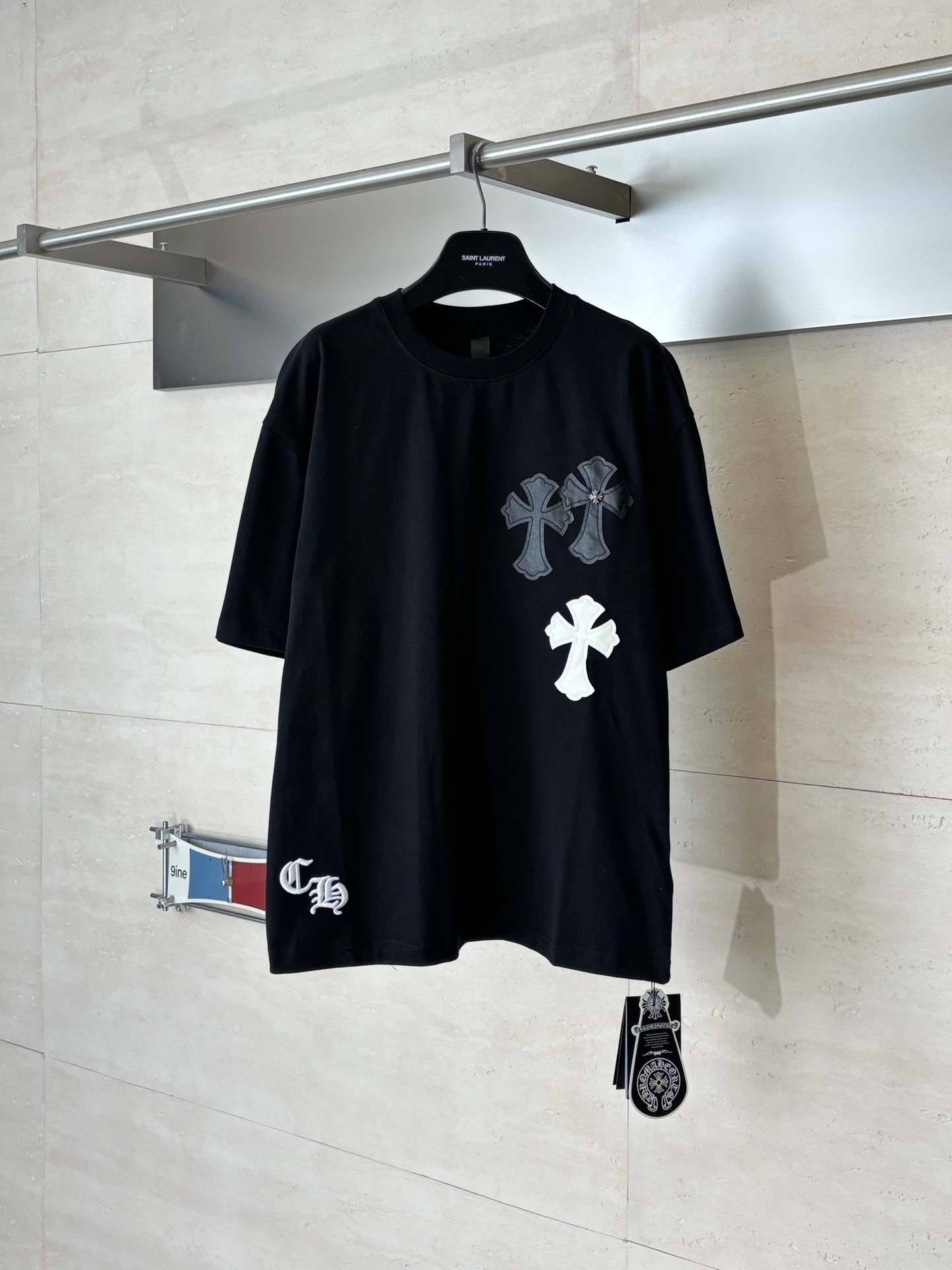 크롬하츠(CHROME HEARTS) 십자가 패치 반팔 티셔츠 의류