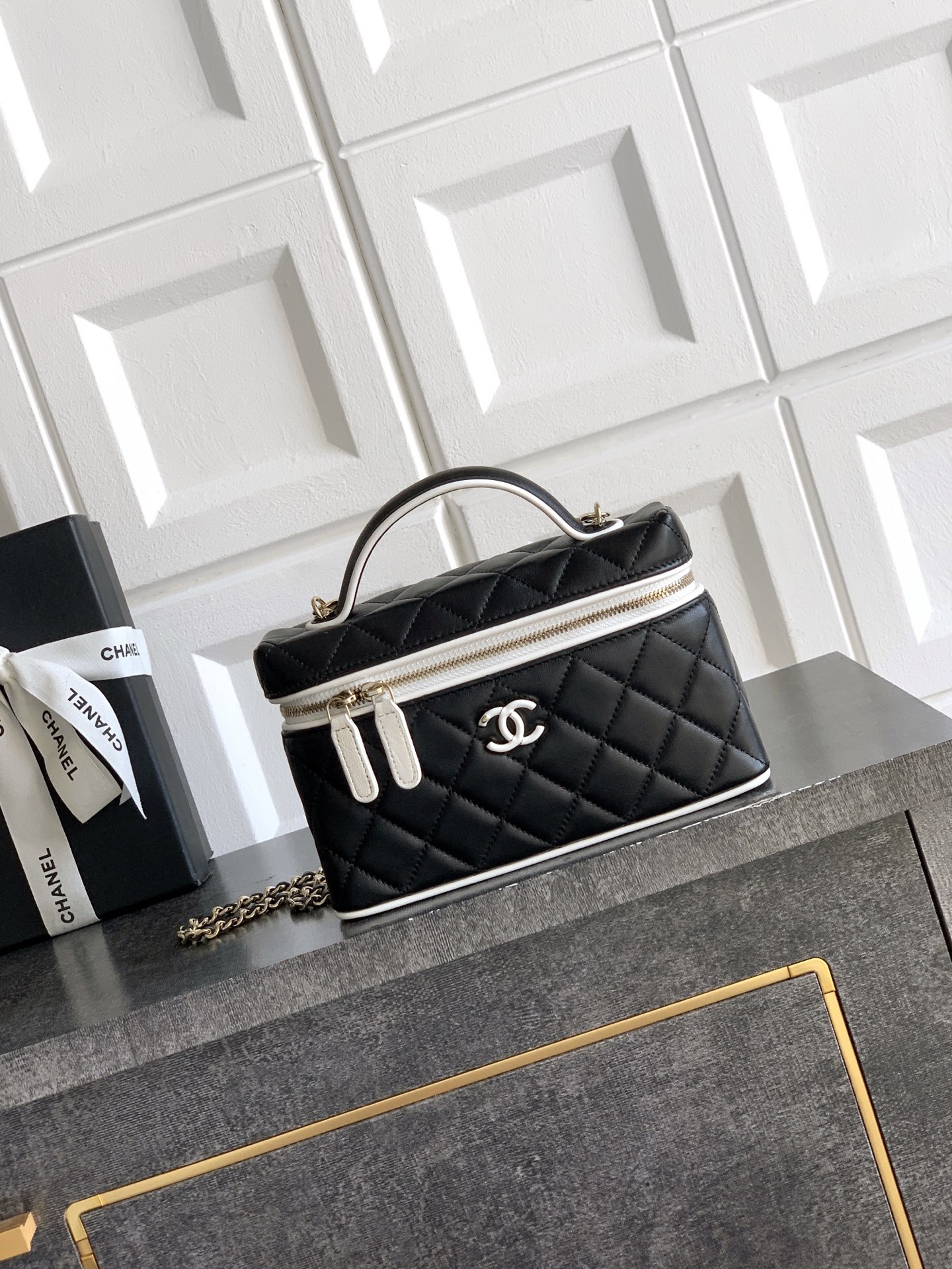 [Chanel] 샤넬 26SS 히든 컬렉션 팬더 배색 코스메틱 백 숄더백 가방