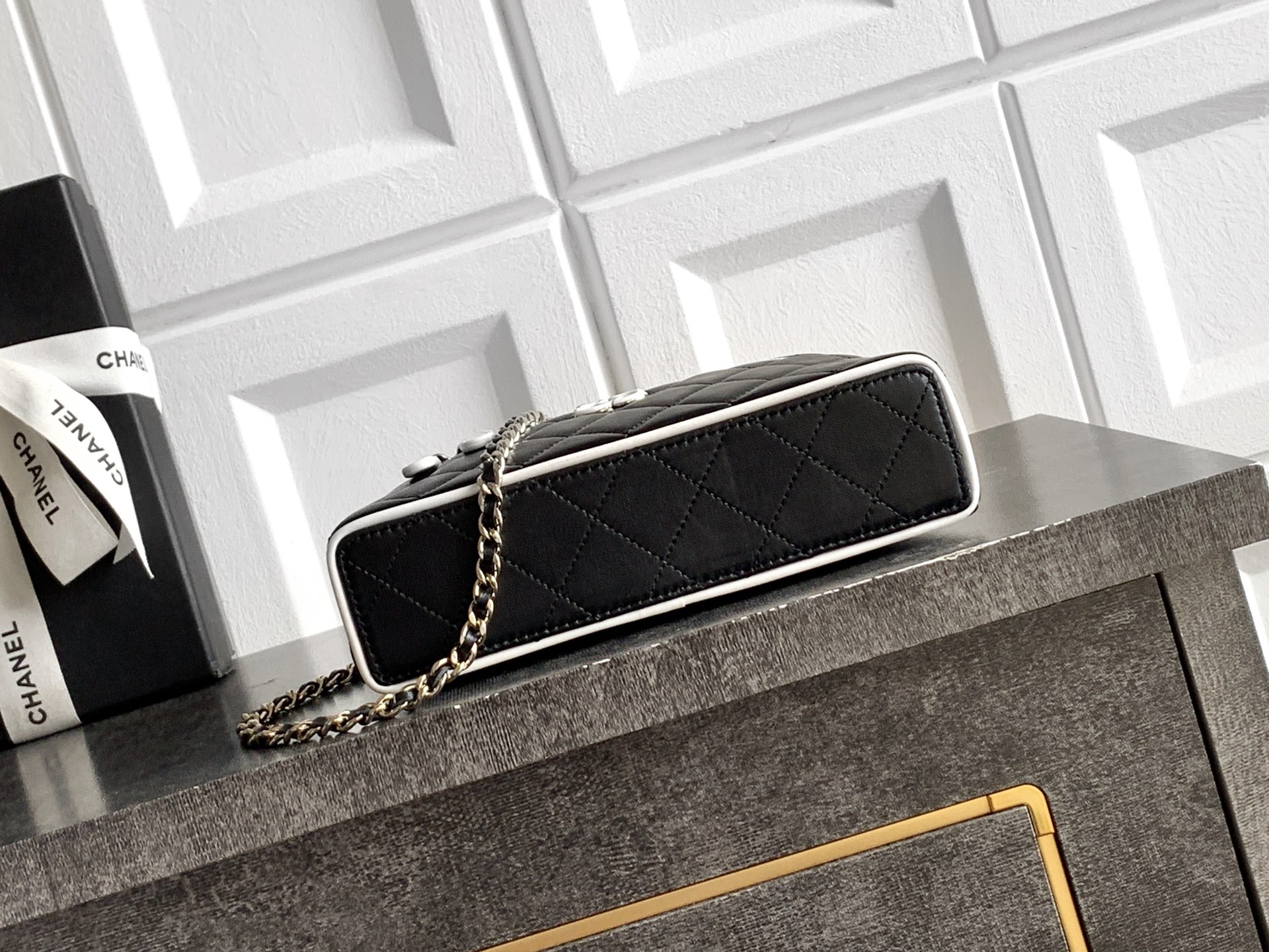 [Chanel] 샤넬 26SS 히든 컬렉션 팬더 배색 코스메틱 백 숄더백 가방