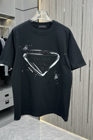 프라다(PRADA) 프린트 자수 반팔 티셔츠 의류
