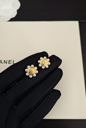 샤넬(CHANEL) 골드 미니 플라워 이어링 귀걸이 악세사리