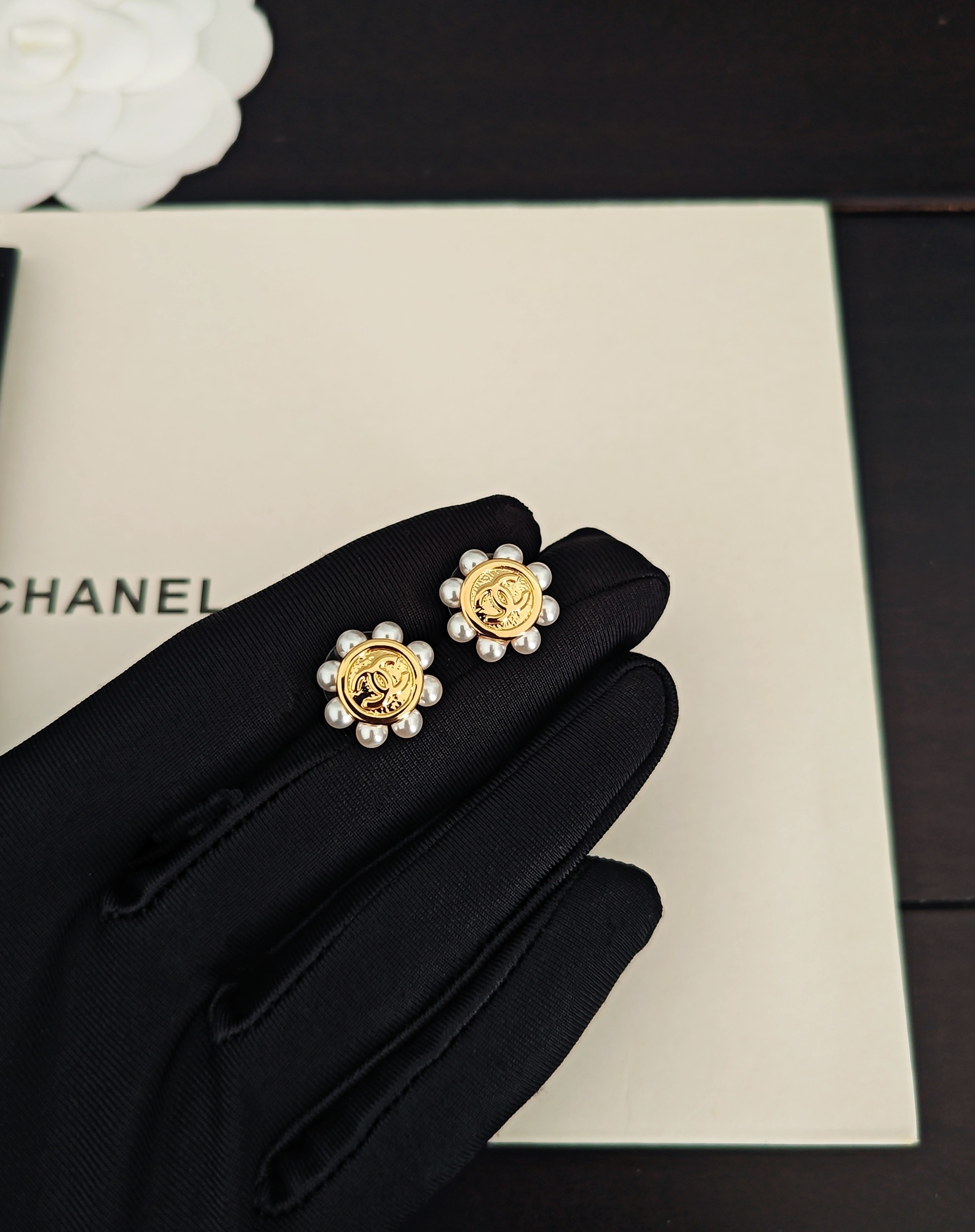 샤넬(CHANEL) 골드 미니 플라워 이어링 귀걸이 악세사리