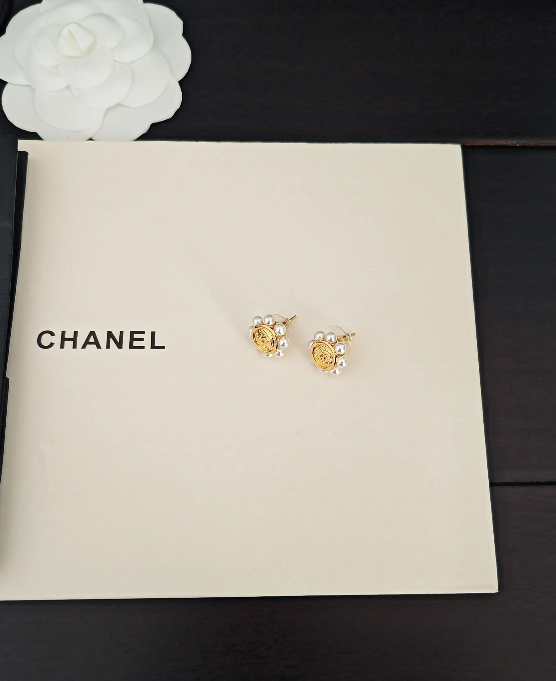 샤넬(CHANEL) 골드 미니 플라워 이어링 귀걸이 악세사리