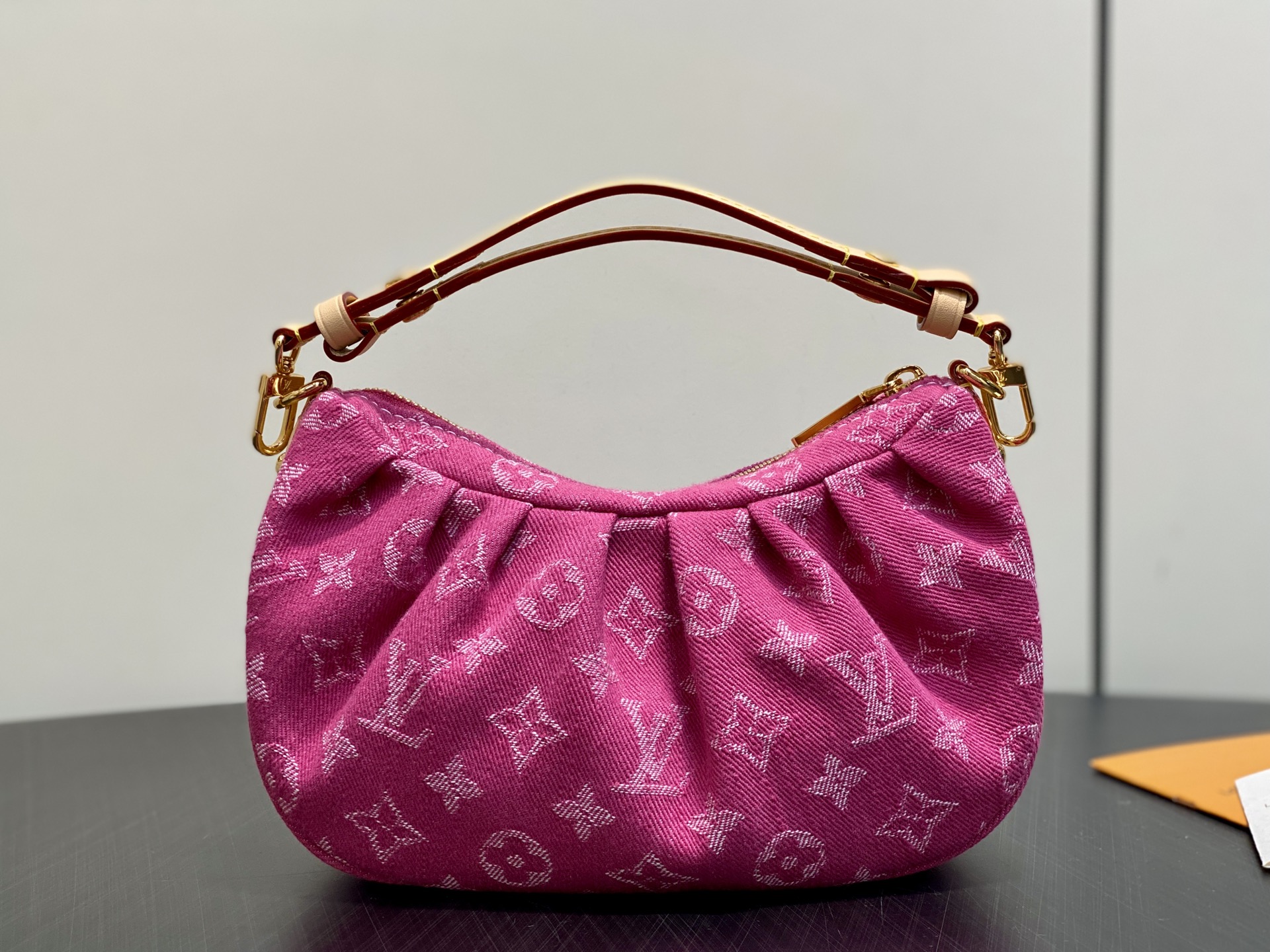 [Louis Vuitton] LV 루이비통 모노그램 데님 포쉐트 밸리 (로즈 핑크) 가방