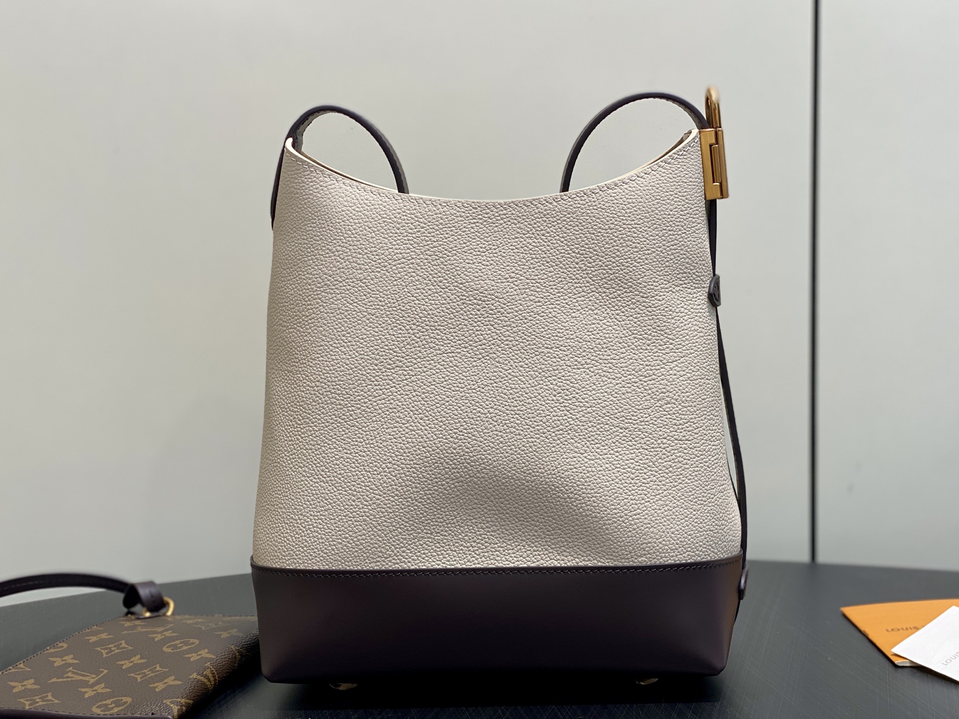 [Louis Vuitton] LV 루이비통 플라이트 모드 호보 백 BB (베이지/브라운) 가방