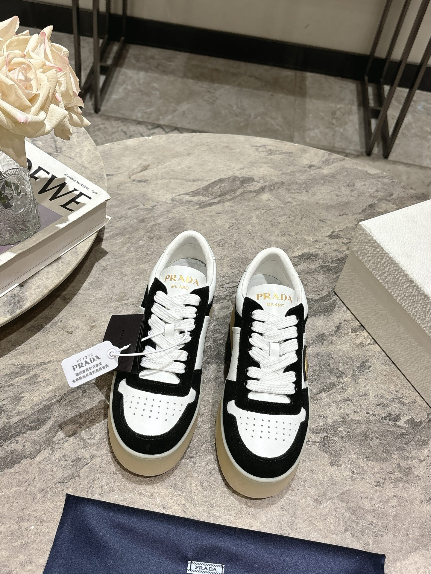 프라다(PRADA) 삼각 로고 플랫폼 스니커즈 신발