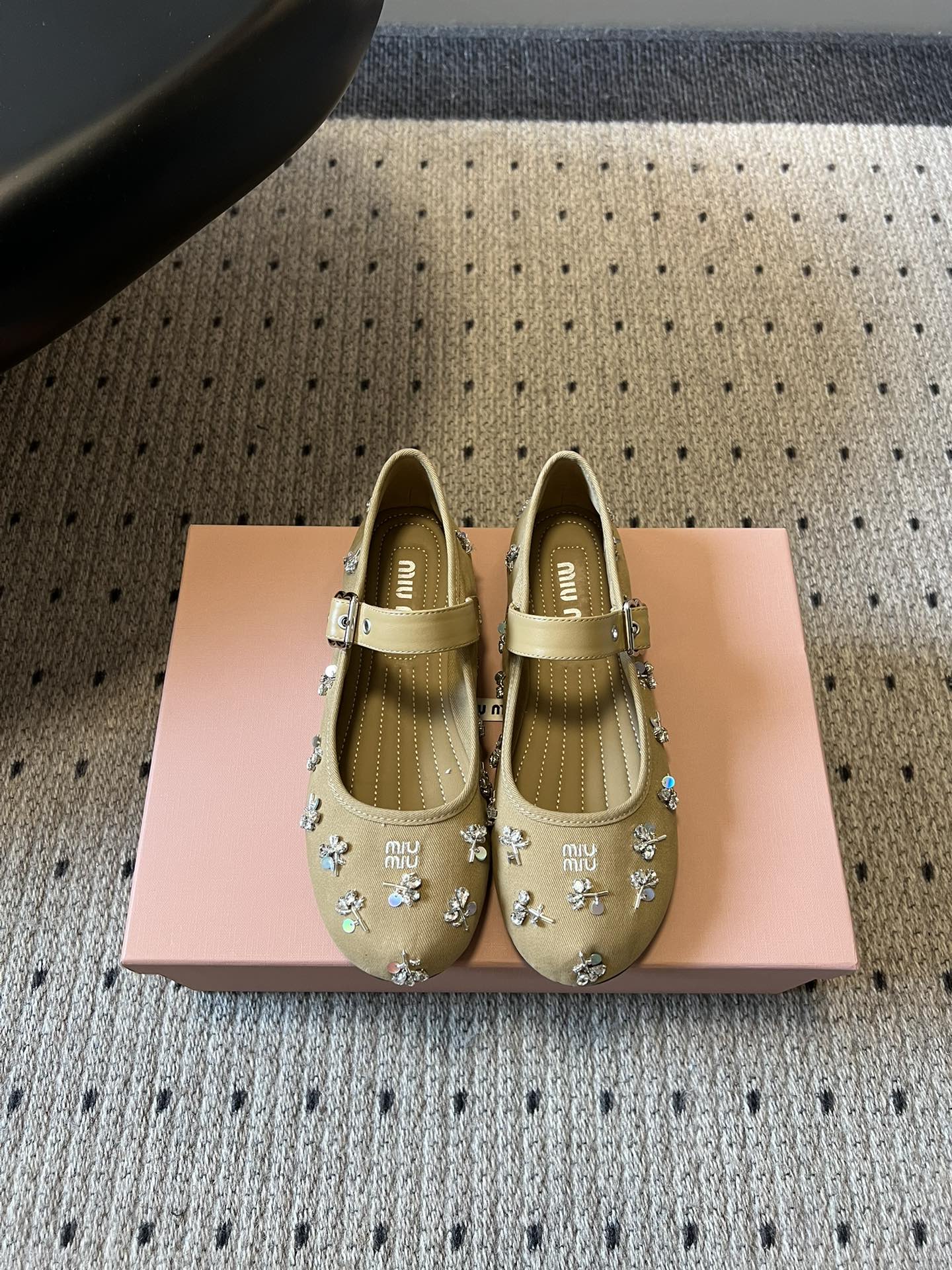 미우미우(MIU MIU) 큐빅 플라워 메리제인 슈즈 신발