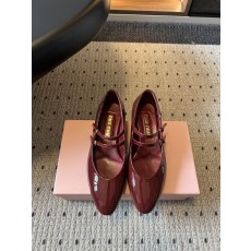 미우미우(MIU MIU) 포인티드 메리제인 힐 신발