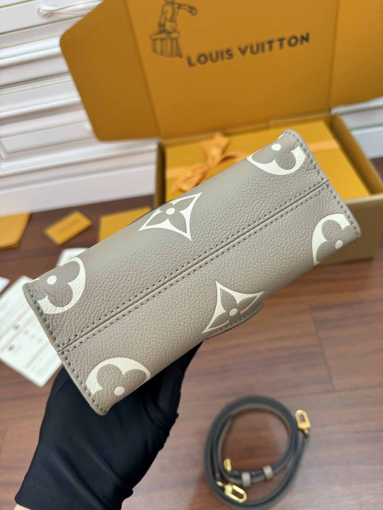 LV 루이비통 OnTheGo 온더고 BB 바이 컬러 모노그램 앙프렝뜨 가죽 M47054 미니백 가방