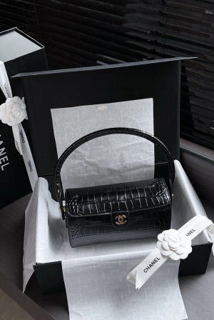 [Chanel] 샤넬 26A 빈티지 볼링백 (Bowling Bag - 크로커다일 엠보) 가방