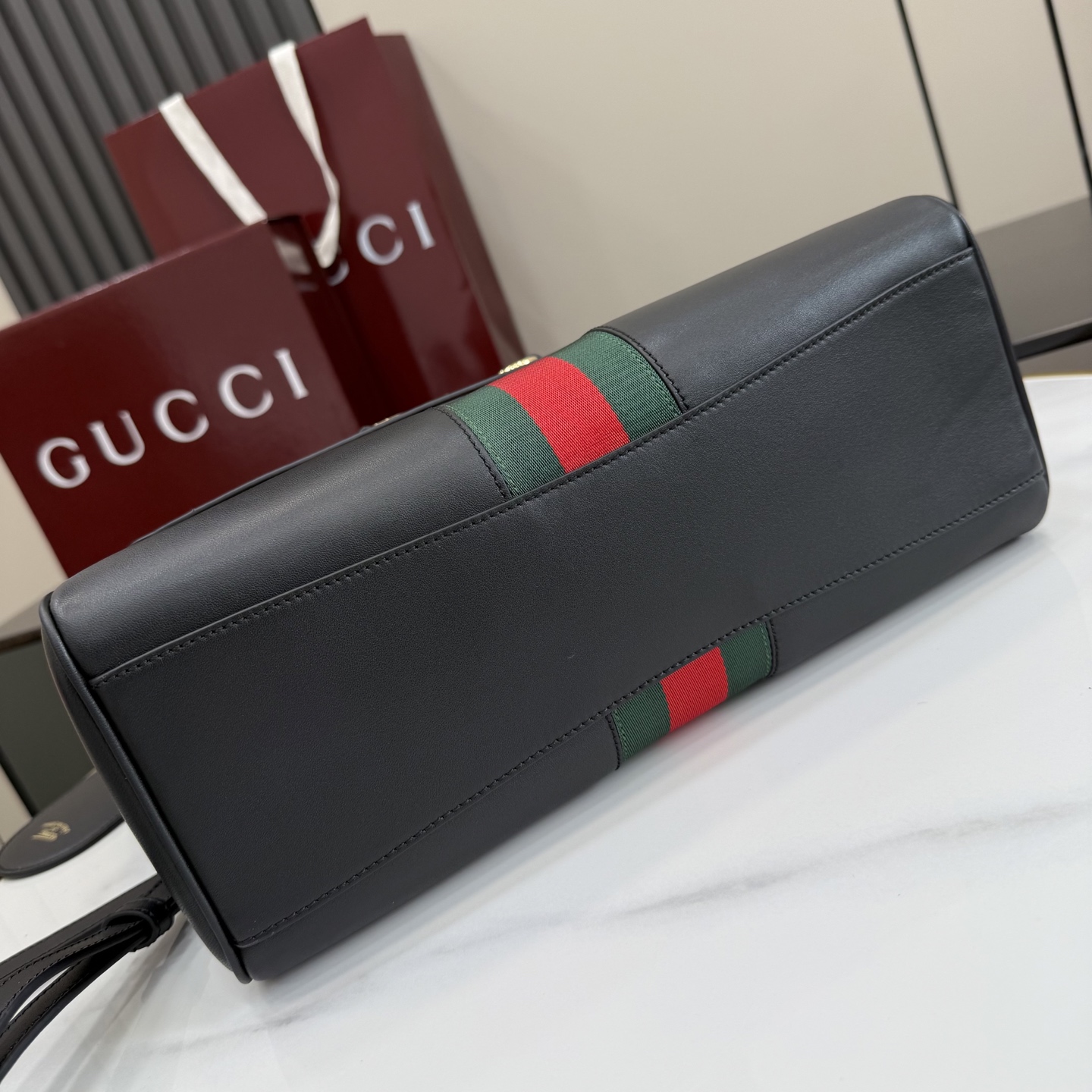 [GUCCI] 구찌 제너레이션 구찌(Generation Gucci) 핸드백 (올 가죽 버전, 875018 - 블랙) 가방