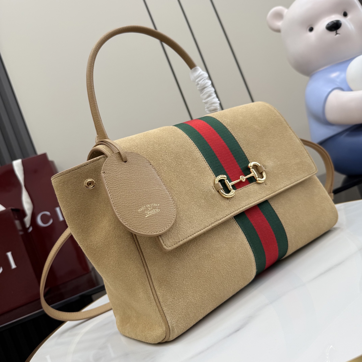 [GUCCI] 구지 제너레이션 구찌(Generation Gucci) 핸드백 (스웨이드 버전, 875018 - 샌드) 가방
