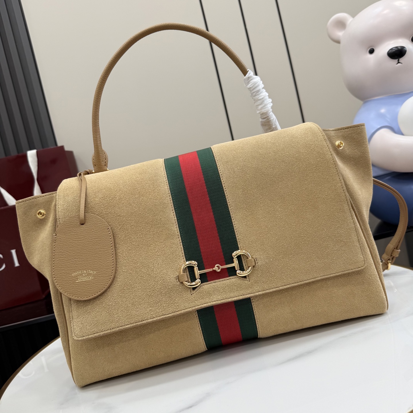 [GUCCI] 구찌 제너레이션 구찌(Generation Gucci) 핸드백 (스웨이드 버전, 875019 - 샌드) 가방