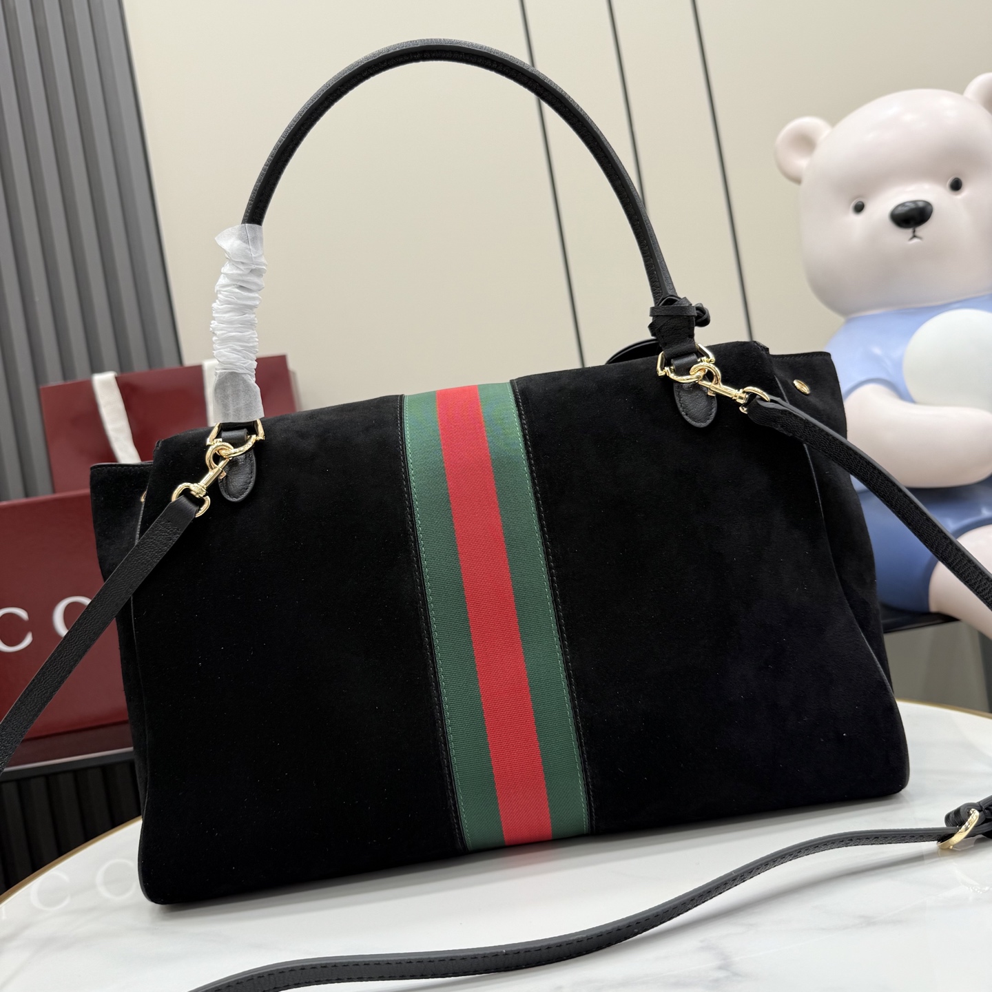 [GUCCI] 구찌 제너레이션 구찌(Generation Gucci) 핸드백 (스웨이드 버전, 875019 - 블랙) 가방