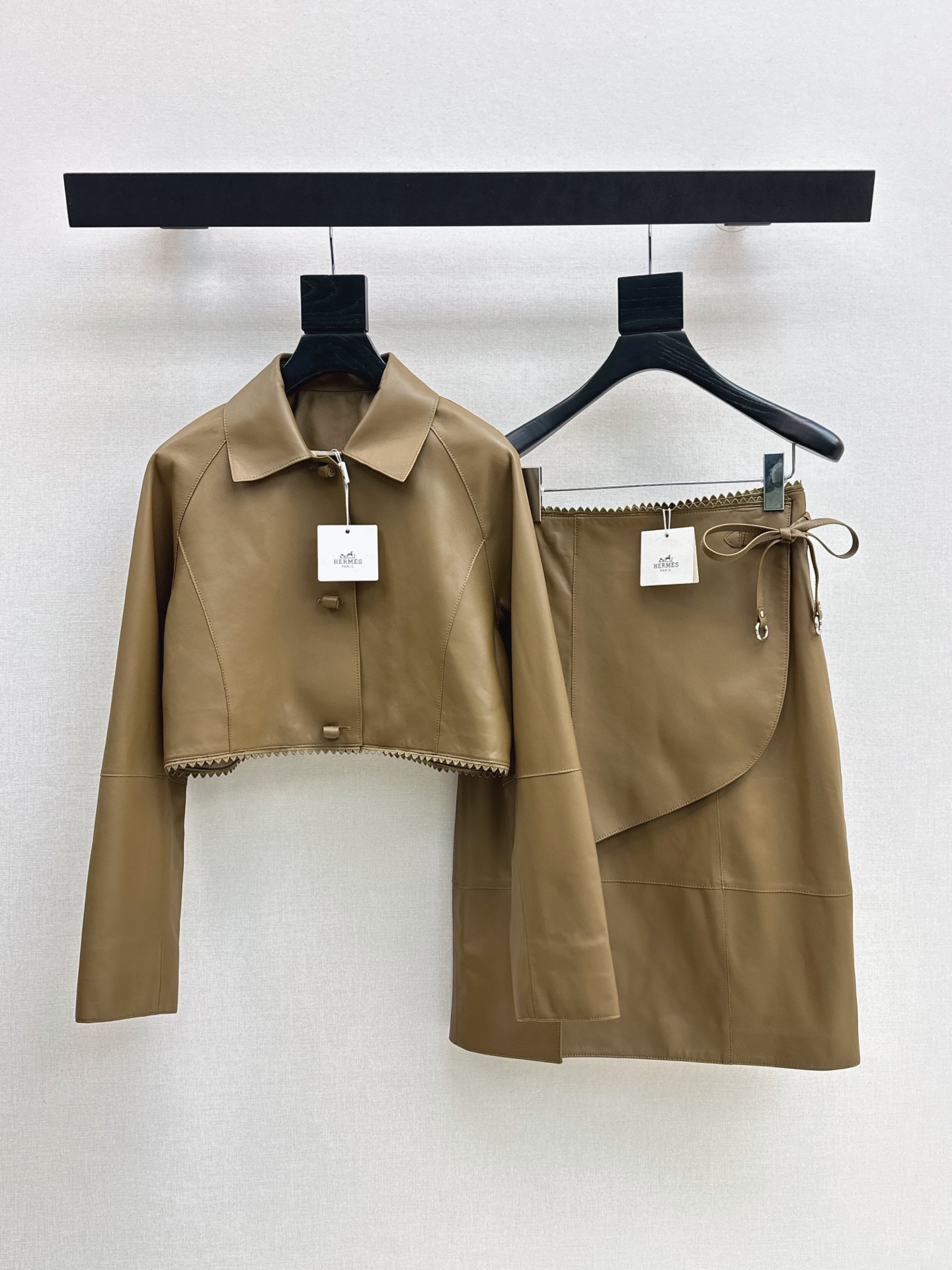 [Hermes] 에르메스 26SS 하이엔드 고트스킨(염소 가죽) 자켓 스커트 세트 셋업 의류