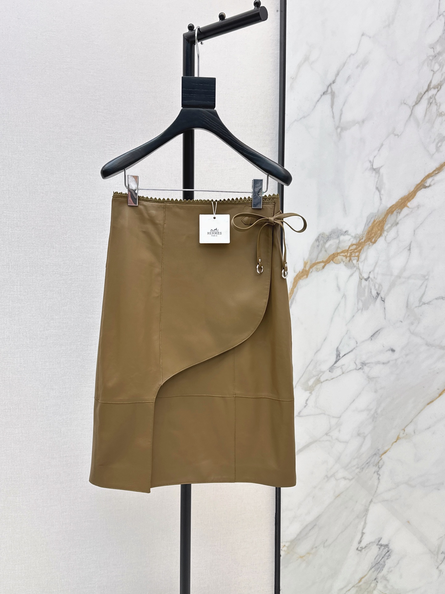 [Hermes] 에르메스 26SS 하이엔드 고트스킨(염소 가죽) 자켓 스커트 세트 셋업 의류
