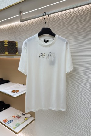 펜디(FENDI) 멀티얀 자수 반팔 티셔츠 의류
