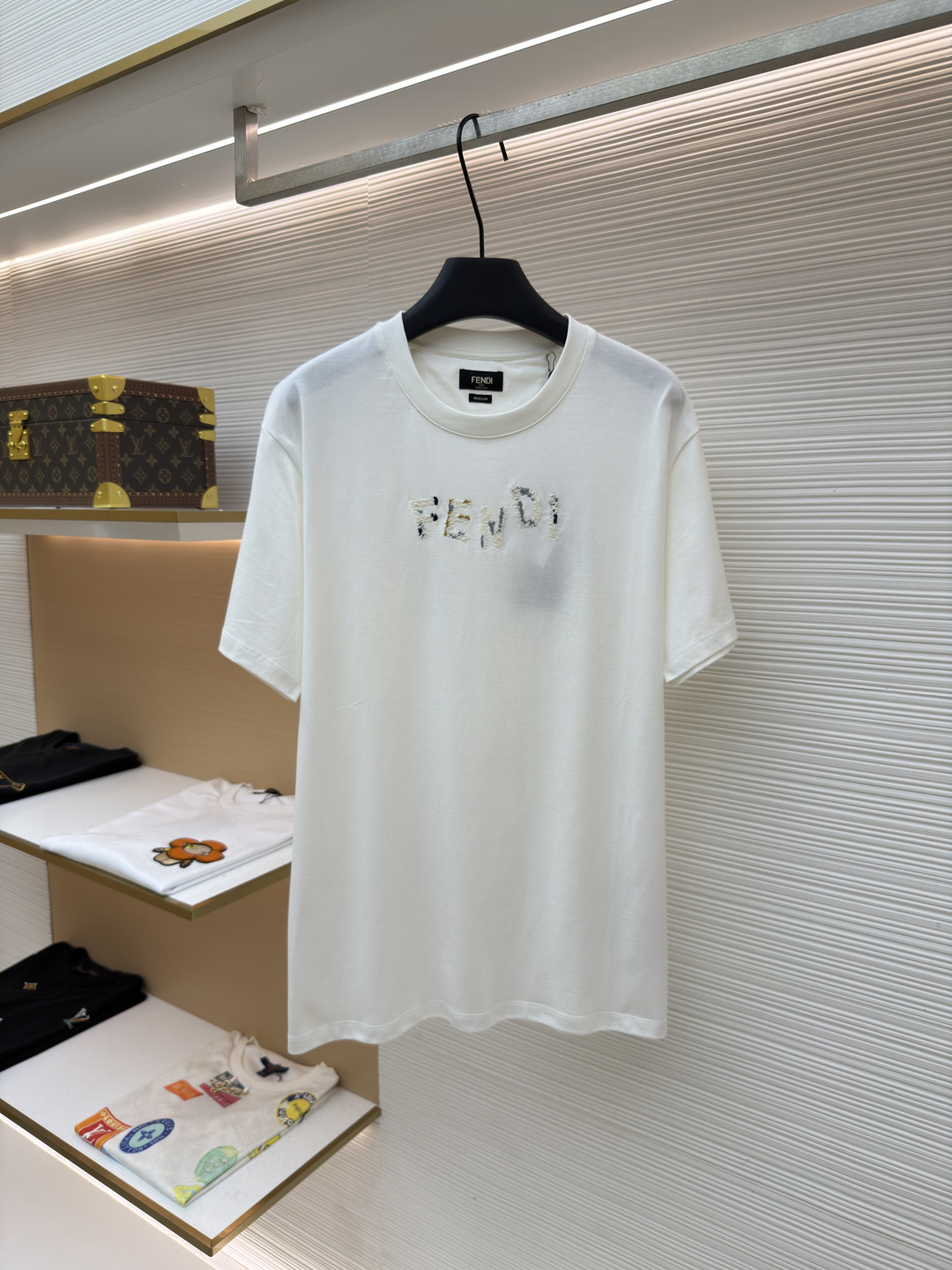 펜디(FENDI) 멀티얀 자수 반팔 티셔츠 의류