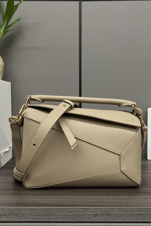 Loewe 로에베 퍼즐 엣지(Puzzle Edge) 스몰 그레인 레더 백 가방