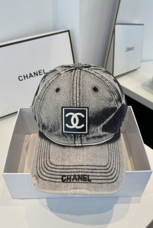 샤넬(CHANEL) 심플 볼캡 모자