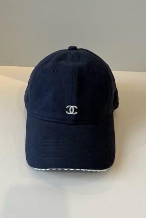 샤넬(CHANEL) 심플 볼캡 모자