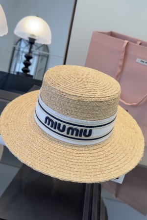 미우미우(MIU MIU) 라피아 플랫햇 모자