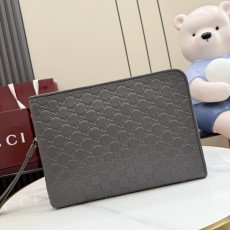 GUCCI 구찌 GG 엠블럼(GG Emblem) 엠보싱 레더 파우치/클러치 - 그레이 가방