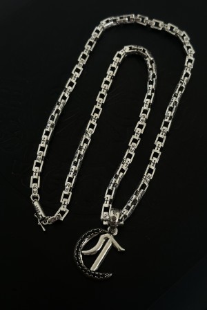 크롬하츠(Chrome Hearts) 반달 목걸이 액세서리