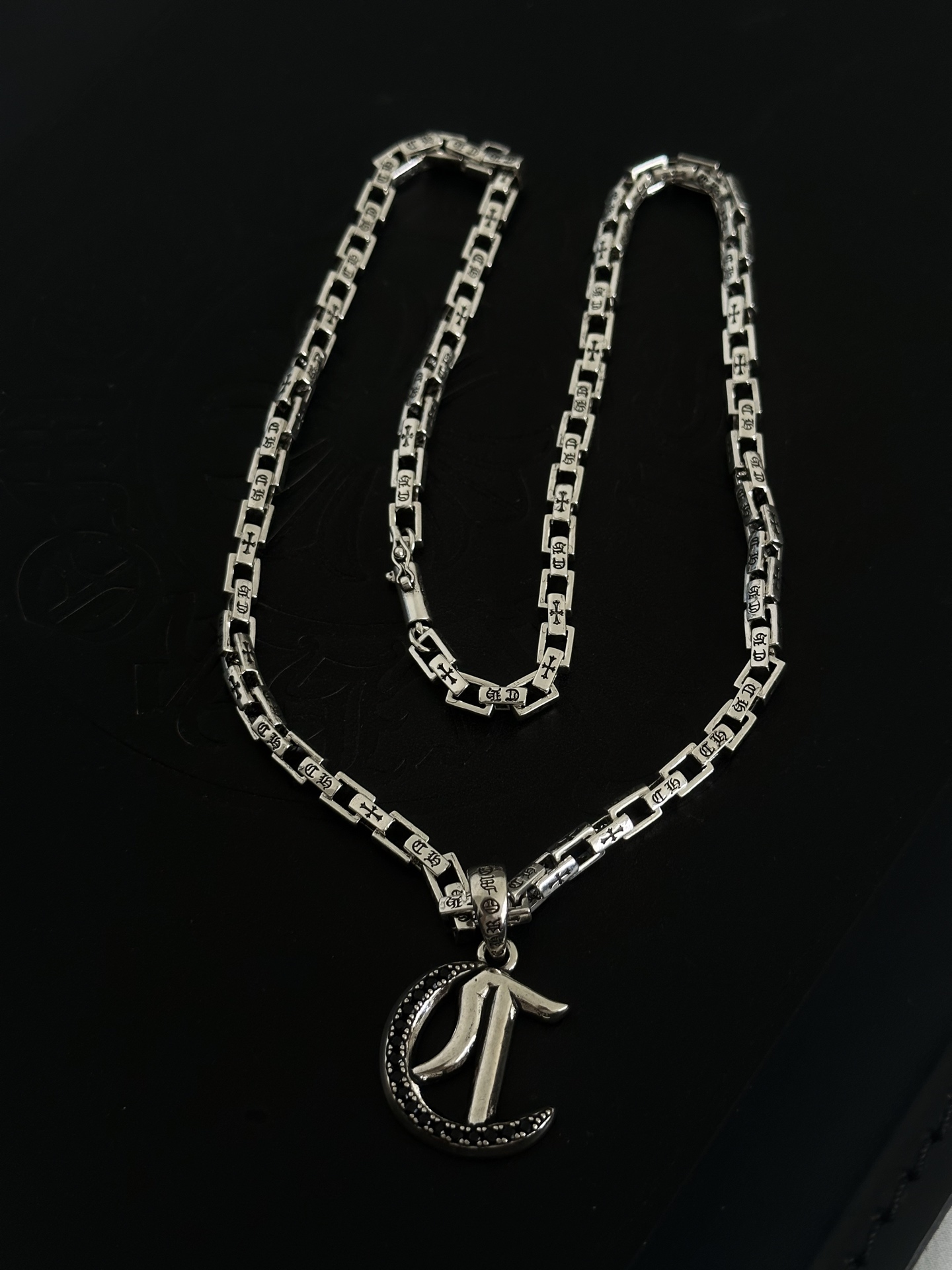 크롬하츠(Chrome Hearts) 반달 목걸이 액세서리