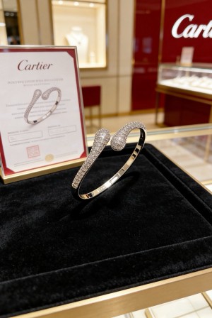까르띠에(Cartier) 네일 포인트 뱅글 팔찌 액세서리